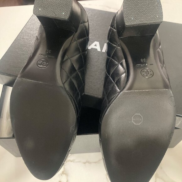 CHANEL Black Quilted Leather Interlocking CC Logo size 8.5 - Picture 4 of 7